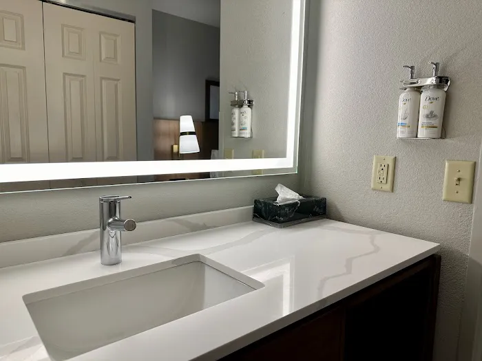 Staybridge Suites Milwaukee West-Oconomowoc by IHG 4