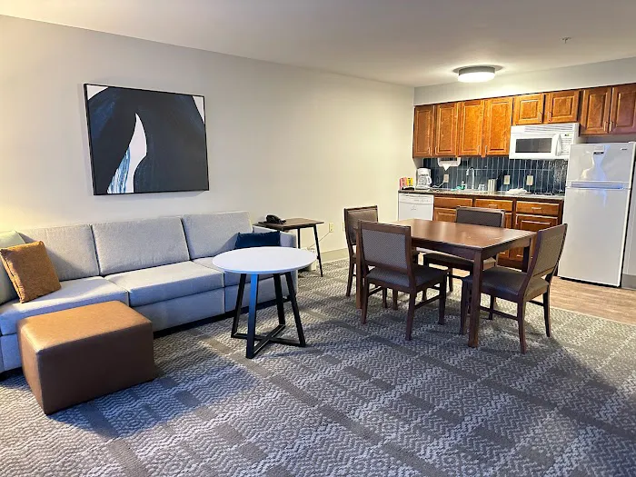 Staybridge Suites Milwaukee West-Oconomowoc by IHG 4