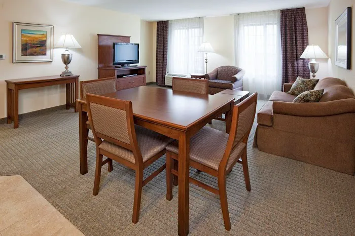 Staybridge Suites Milwaukee West-Oconomowoc by IHG 4