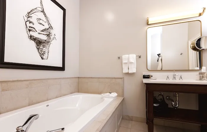 The Delafield Hotel 4