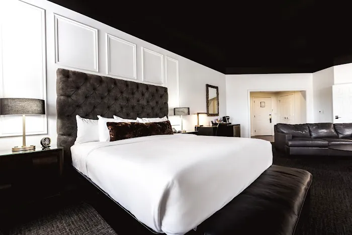 The Delafield Hotel 4