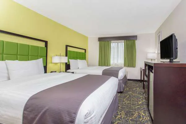 AmericInn by Wyndham Delafield 5