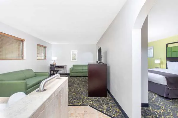 AmericInn by Wyndham Delafield 5