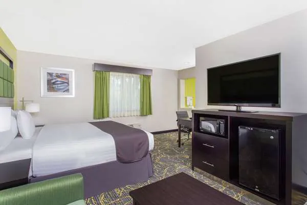AmericInn by Wyndham Delafield 5