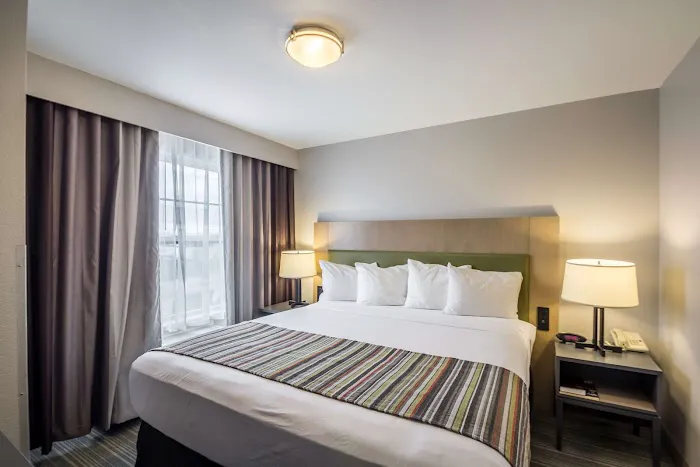 Country Inn & Suites by Radisson, Fond du Lac, WI 4