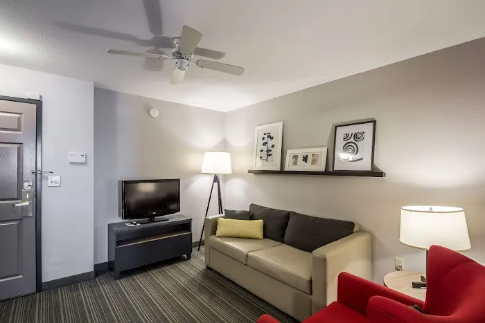 Country Inn & Suites by Radisson, Fond du Lac, WI 4