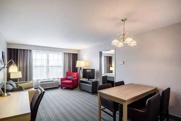 Country Inn & Suites by Radisson, Fond du Lac, WI 4