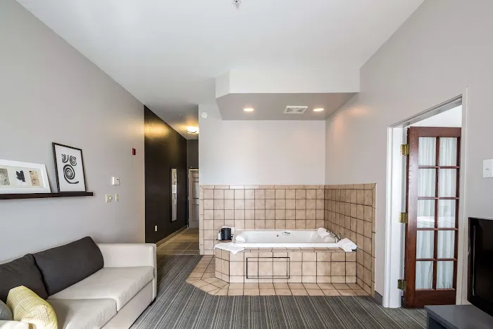 Country Inn & Suites by Radisson, Fond du Lac, WI 4