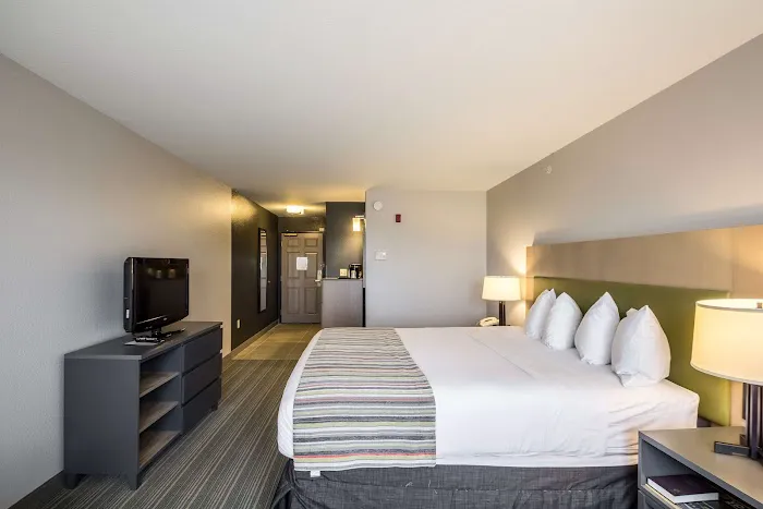 Country Inn & Suites by Radisson, Fond du Lac, WI 4