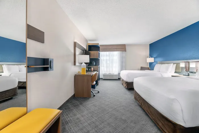 Comfort Inn & Suites Sheboygan I-43 4