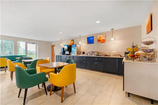 Comfort Inn & Suites Sheboygan I-43 4