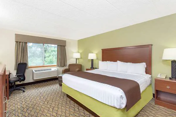 AmericInn by Wyndham Sheboygan 4