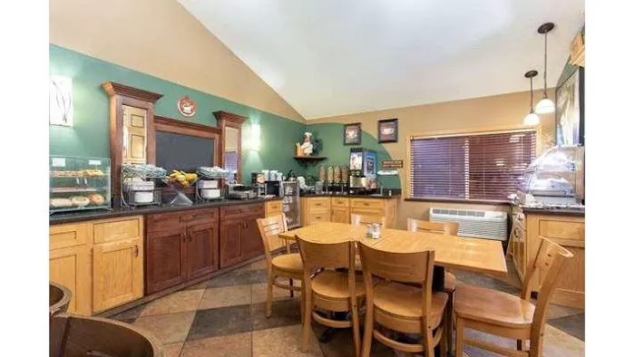 AmericInn by Wyndham Sheboygan 4