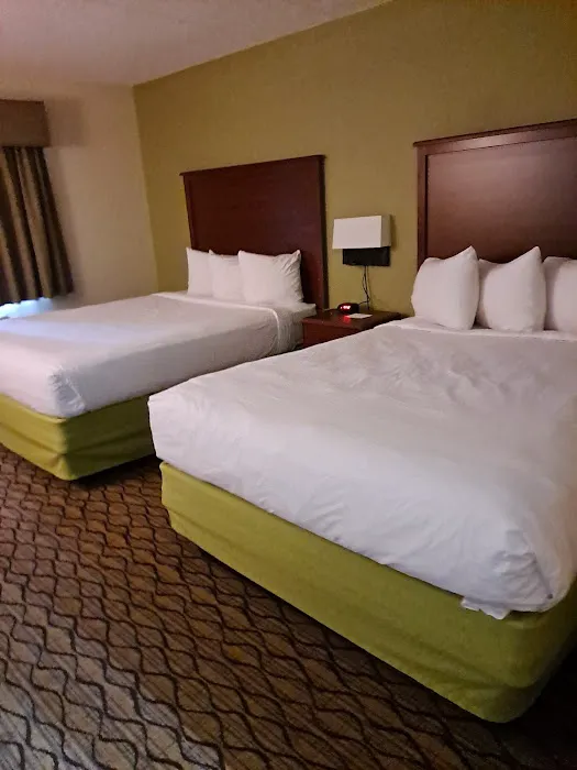 AmericInn by Wyndham Sheboygan 4