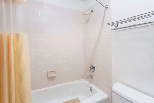 AmeriVu Inn & Suites- Sheboygan/The Falls 4