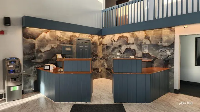 The Oasis Hotel & Bar 4