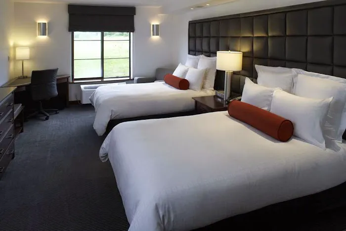 Inn on Woodlake 4