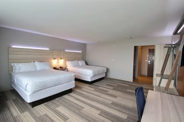 Holiday Inn Express & Suites Fond Du Lac by IHG 4