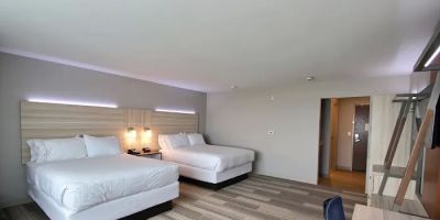 Holiday Inn Express & Suites Fond Du Lac by IHG