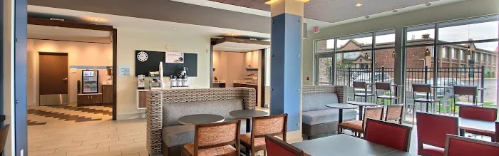 Holiday Inn Express & Suites Fond Du Lac by IHG 4
