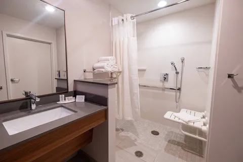 Fairfield Inn & Suites Fond du Lac 4