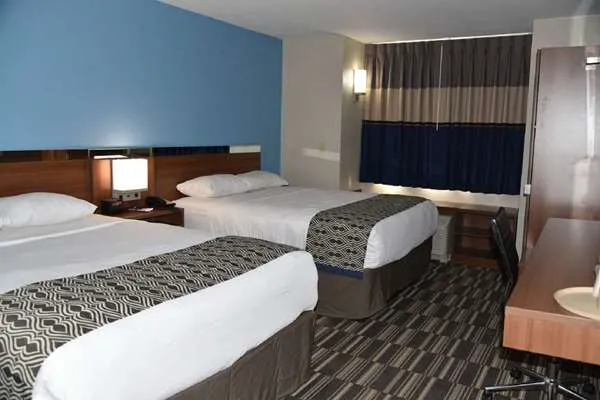 Microtel Inn & Suites by Wyndham Fond Du Lac 4