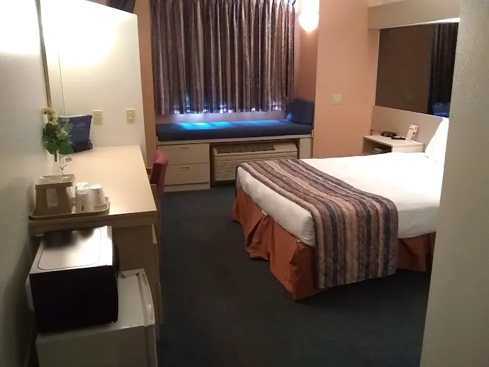 Microtel Inn & Suites by Wyndham Fond Du Lac 4