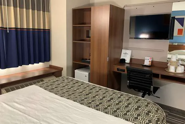 Microtel Inn & Suites by Wyndham Fond Du Lac 4