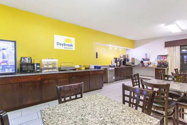 Days Inn by Wyndham Fond du Lac 4