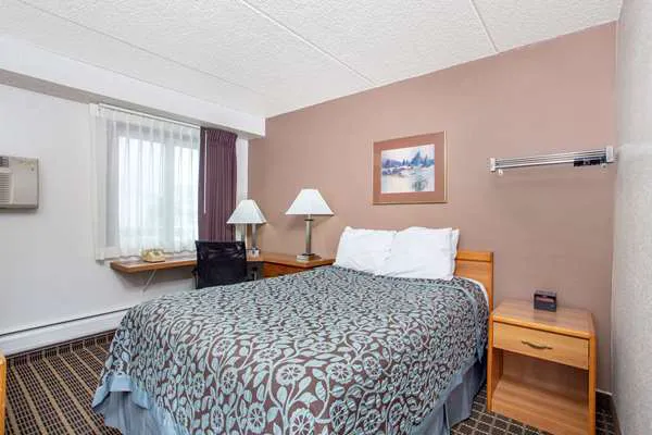 Days Inn by Wyndham Fond du Lac 4