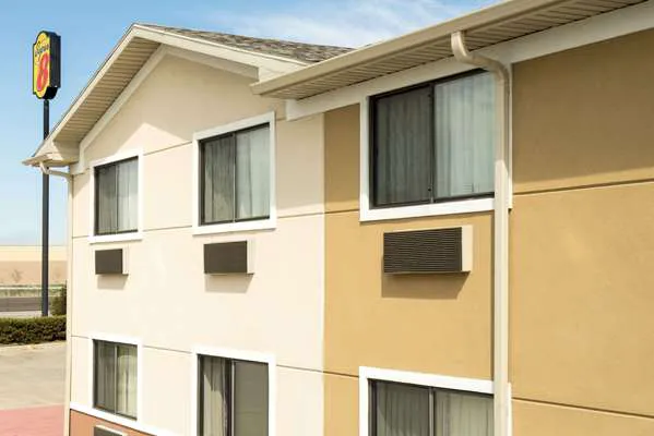 Super 8 by Wyndham Fond Du Lac 4