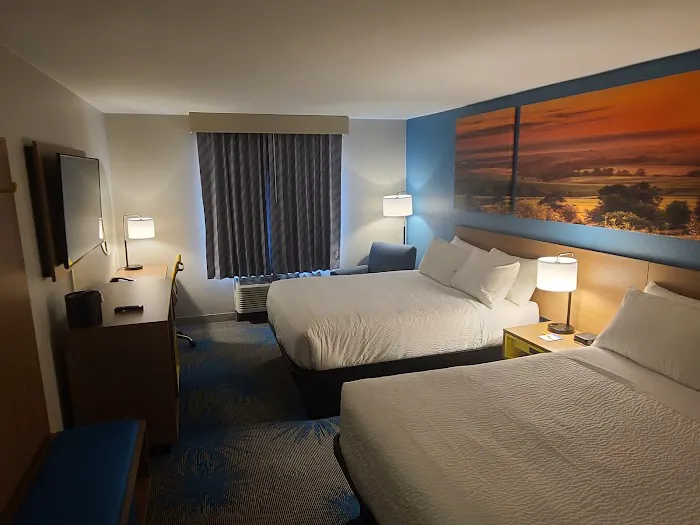 Days Inn by Wyndham Johnson Creek 4