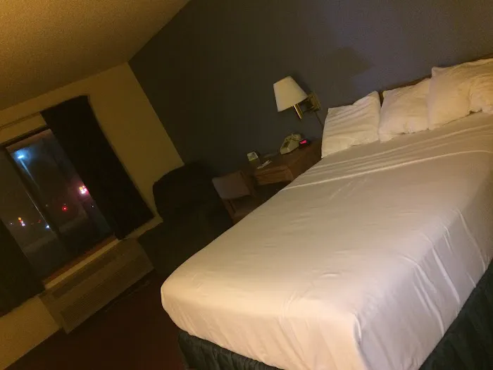 Days Inn by Wyndham Johnson Creek 4