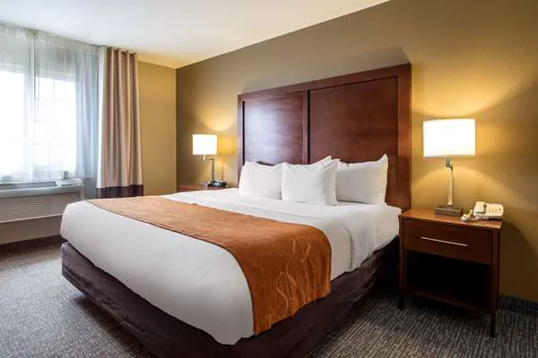 Comfort Suites Johnson Creek Conference Center 4
