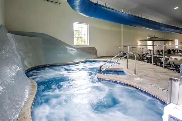 Comfort Suites Johnson Creek Conference Center 4