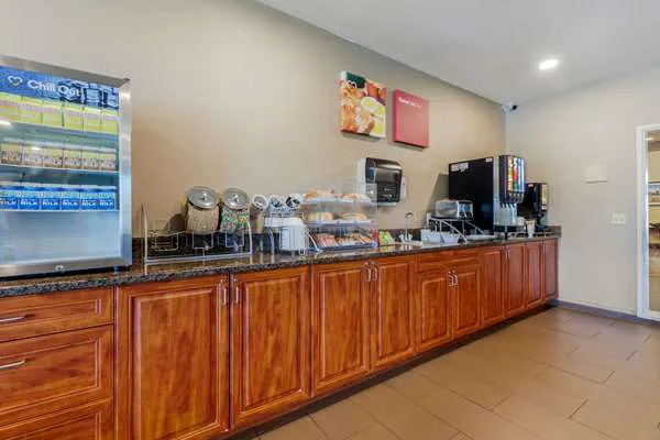 Comfort Suites Johnson Creek Conference Center 4