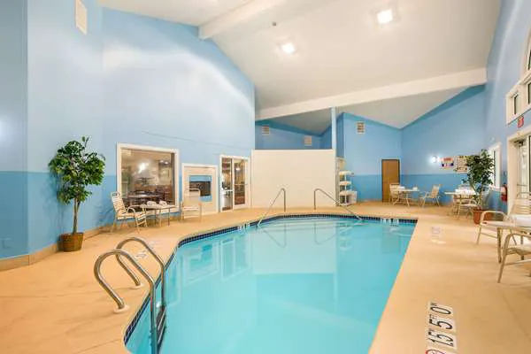 Econo Lodge Lake Mills 4