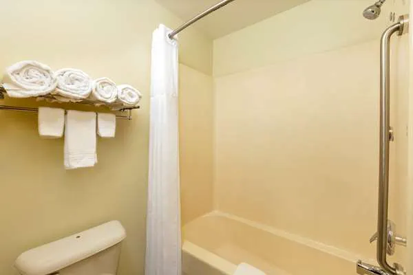 AmericInn by Wyndham Jefferson 4
