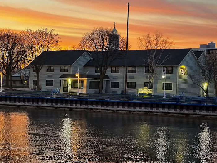 Harbor Winds Hotel 5