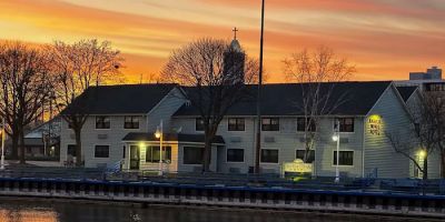 Harbor Winds Hotel