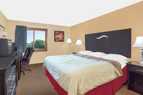 Super 8 by Wyndham Sheboygan WI 4