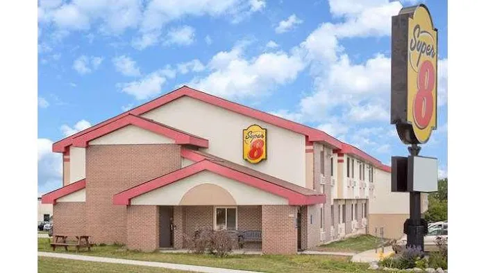 Super 8 by Wyndham Sheboygan WI 4