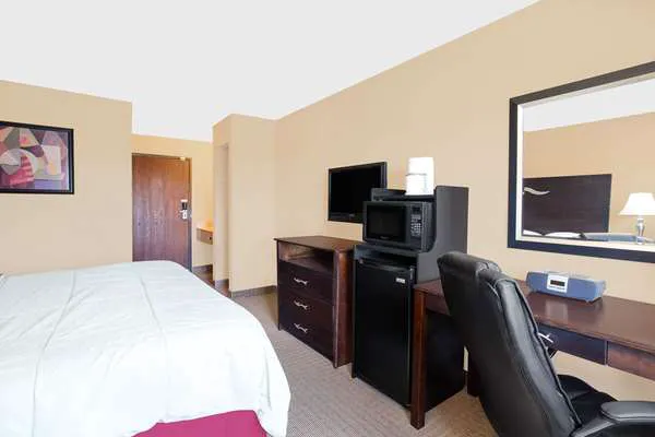 Super 8 by Wyndham Sheboygan WI 4