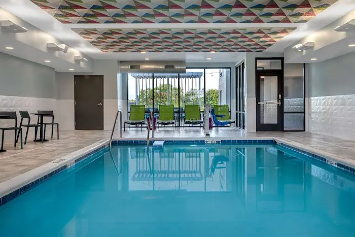 Home2 Suites by Hilton Sheboygan 4