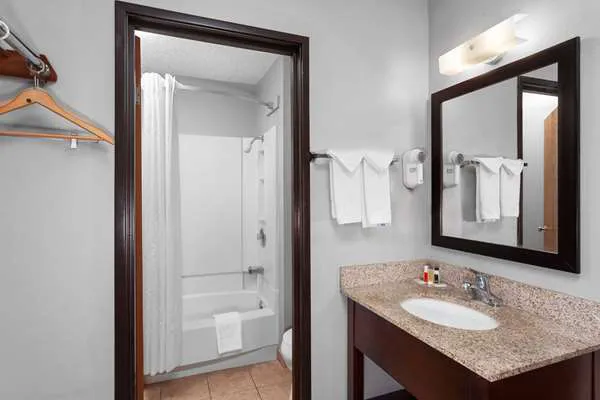 Super 8 by Wyndham Sun Prairie/Madison E 4