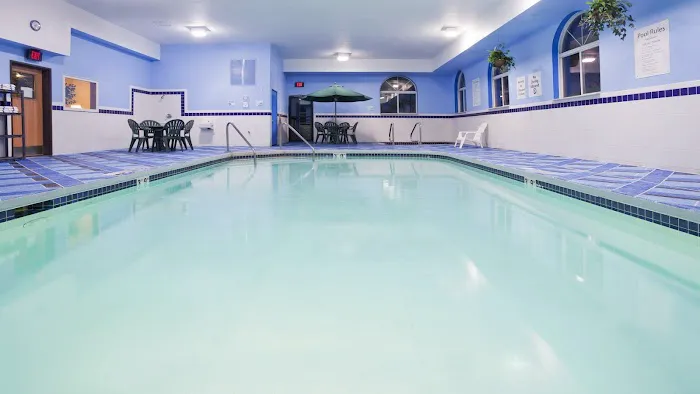 Holiday Inn Express Deforest (Madison Area) by IHG 4