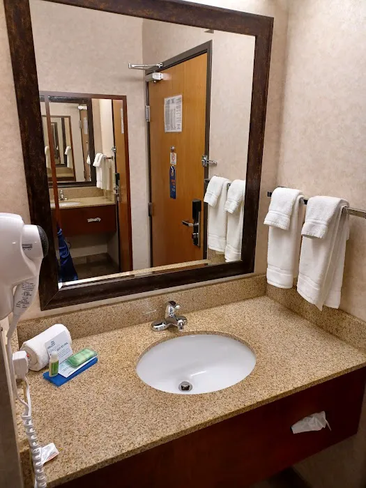 Holiday Inn Express Deforest (Madison Area) by IHG 4