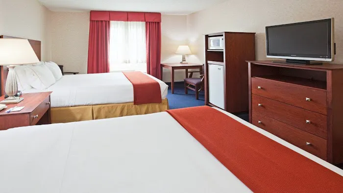 Holiday Inn Express Deforest (Madison Area) by IHG 4