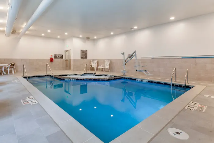 Comfort Suites Cottage Grove - Madison 4
