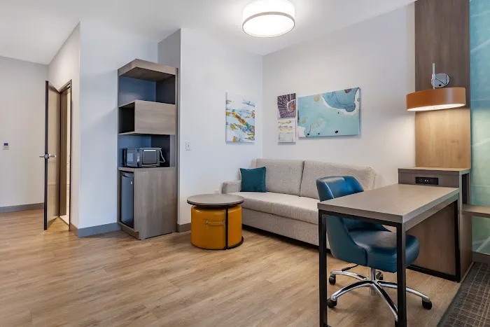 Comfort Suites Cottage Grove - Madison 4